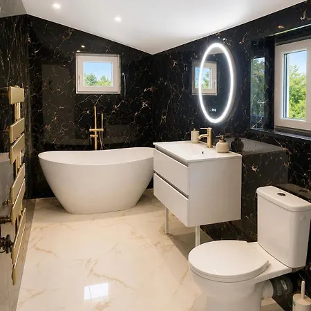 99 Jaccuzi Et Piscine Appartement Menonval